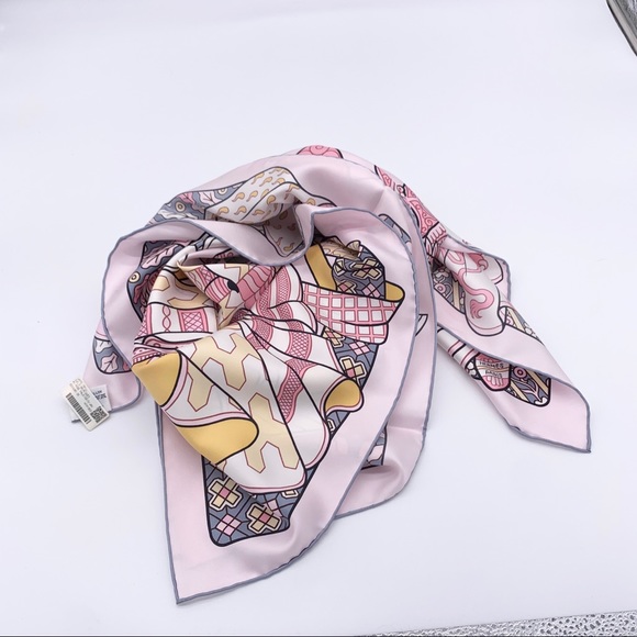 Hermes Silk Duels Oniriques scarf 90 - Picture 3 of 6